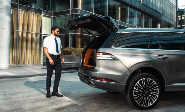 HANDS-FREE  POWER LIFTGATE WITH OPEN ON APPROACH